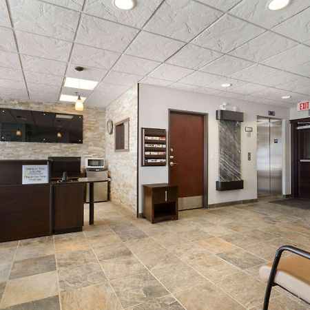 Super 8 By Wyndham Saskatoon Near Downtown Exterior foto