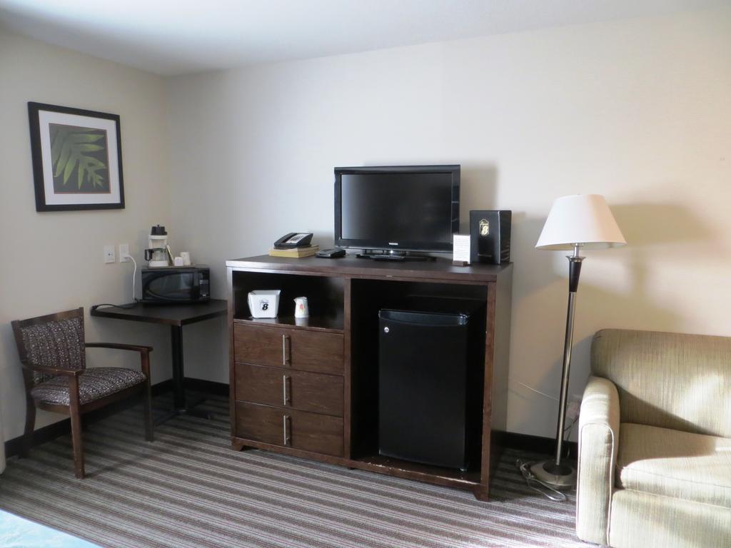Super 8 By Wyndham Saskatoon Near Downtown Exterior foto