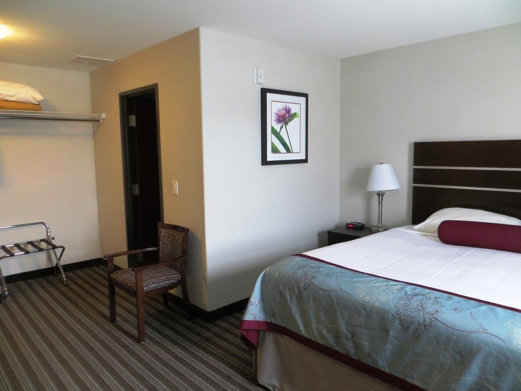 Super 8 By Wyndham Saskatoon Near Downtown Exterior foto