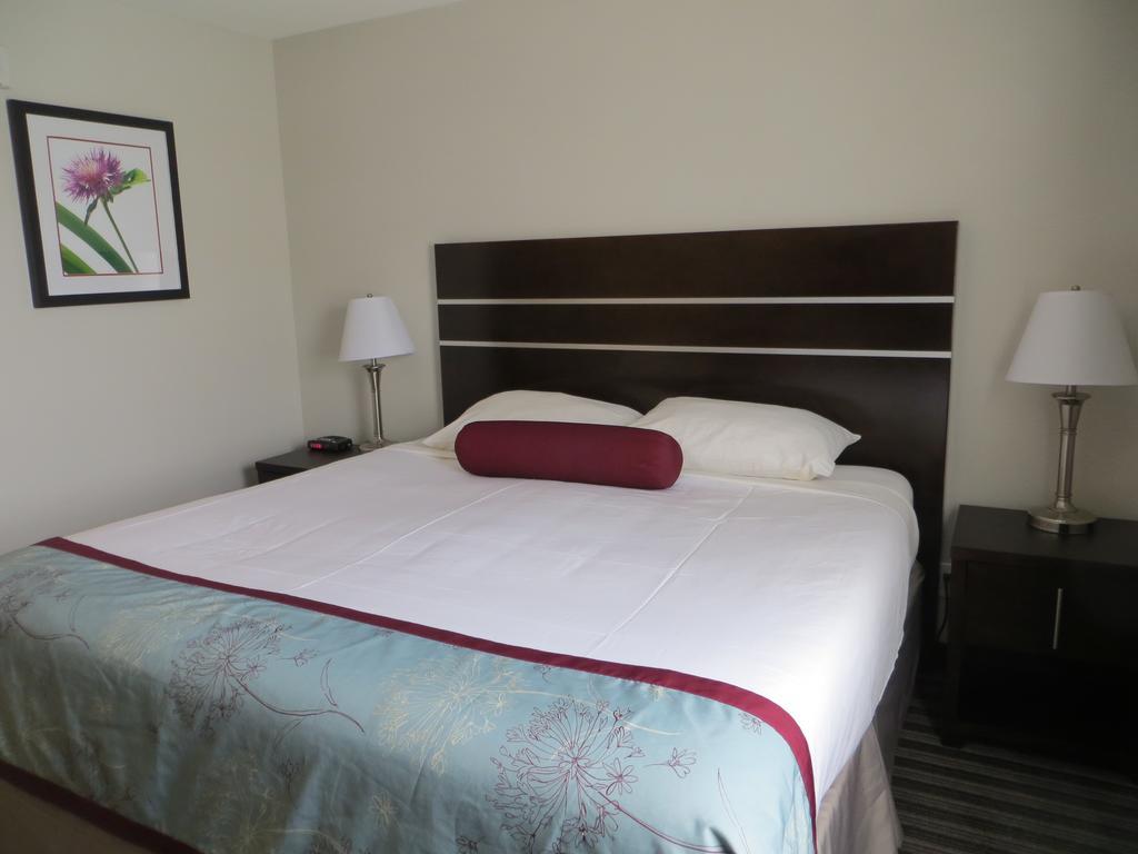 Super 8 By Wyndham Saskatoon Near Downtown Exterior foto