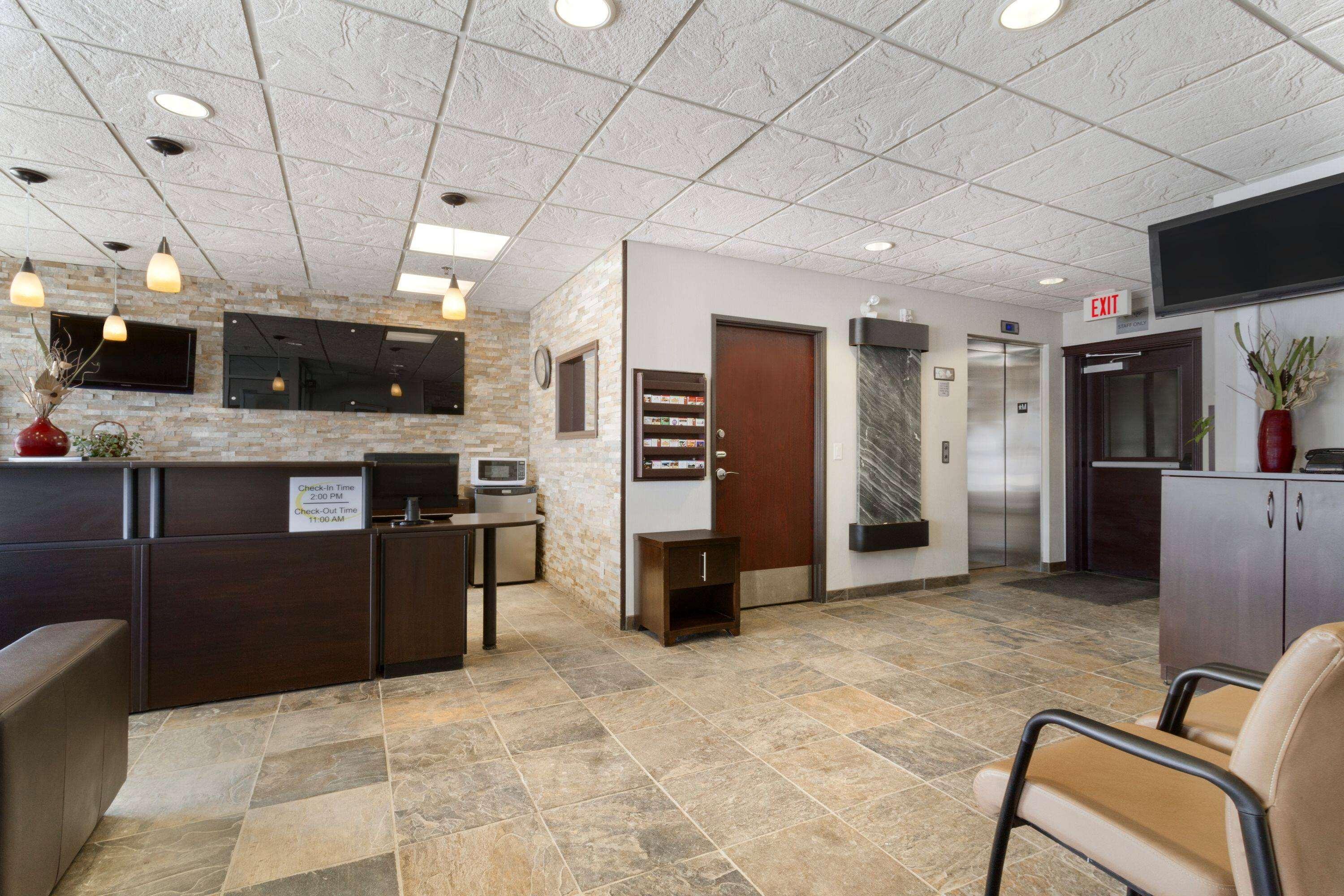 Super 8 By Wyndham Saskatoon Near Downtown Exterior foto