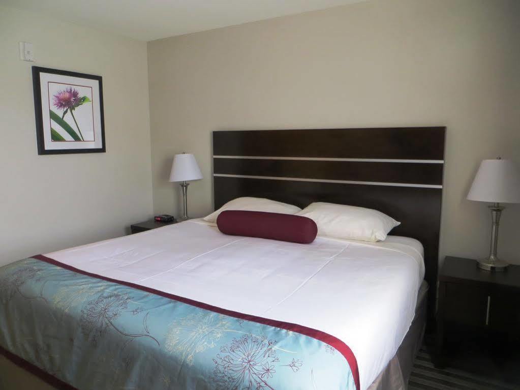 Super 8 By Wyndham Saskatoon Near Downtown Exterior foto